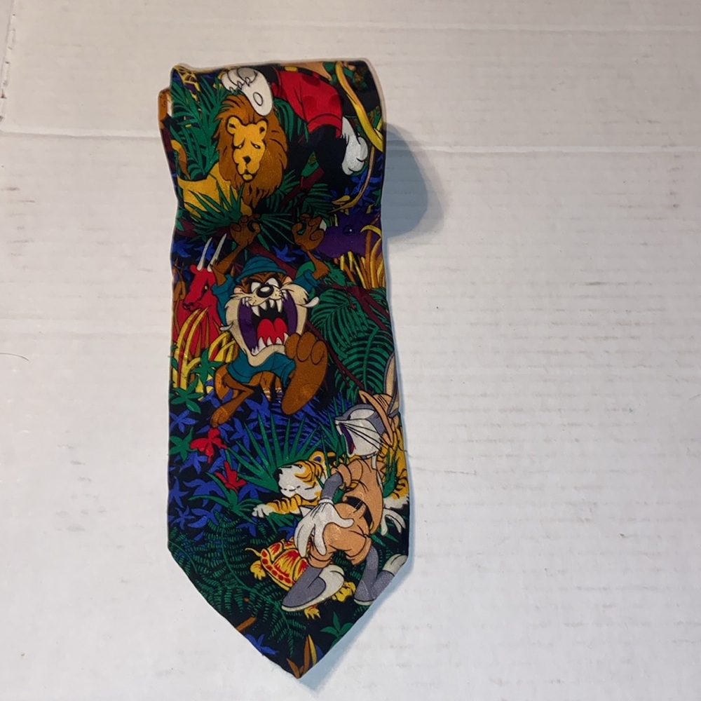 Vintage Warner Brothers 1993 Taz, Bugs Bunny, Sylvester and Tweetie necktie